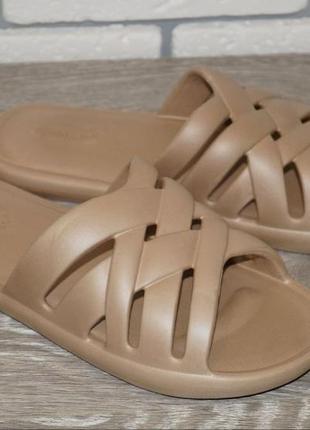 Шльопанці жіночі