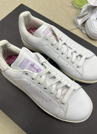 Оригинальные кроссовки адедас