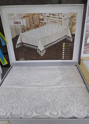 Велюровая скатерть haspen gonca 160x220 см с гипюром кремовая
бархатная велюровая скатерть с кружевом