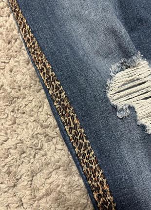 Женские джинсы скинни с леопардовыми лампасами2 фото