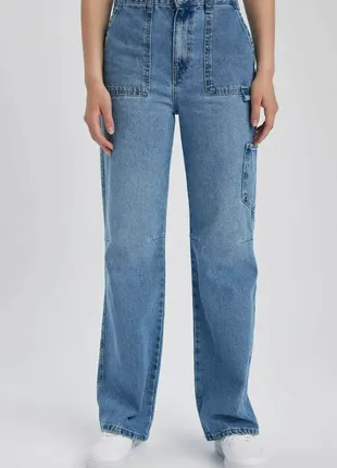 Джинси defacto