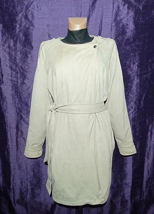 Плащ бежевого цвета под искусственную замшу