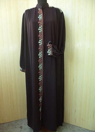 Длинное коричневое платье оверсайз креп с вышивкой воротничок стойкое в этно стиле / абайя / галабея / для кормящих