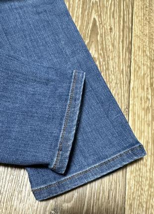 Красивые фирменные джинсы с декоративной отделкой4 фото