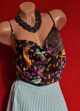 Изысканная маечка на тонких бретелях