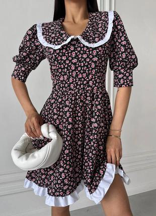 Качественное трендовое платье в цветочный принт с белым воротничком и рюшами коттон