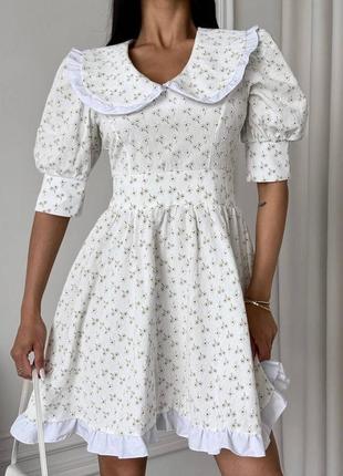 Качественное трендовое коттоновое платье в цветочный принт с воротничком и рюшами с короткими рукавами фонариками7 фото
