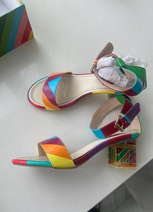 Босоніжки в стилі valentino