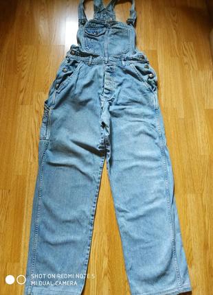 Стильный джинсовый комбинезон.1 фото