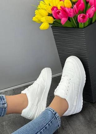 Білі кросівки3 фото