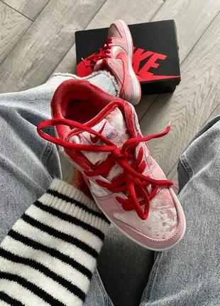 Женские кроссовки nike sb dunk low x strange love valentine's day