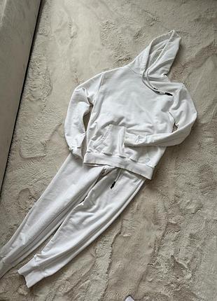 Продам спортивный костюм