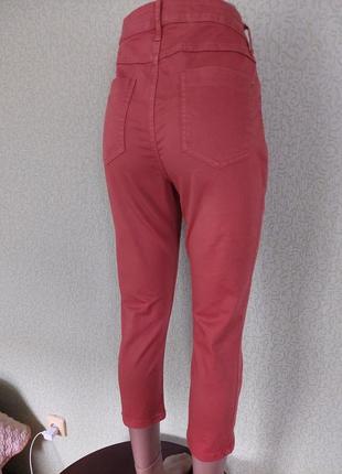 Укорочені джинси стрейч коралового кольору7 фото