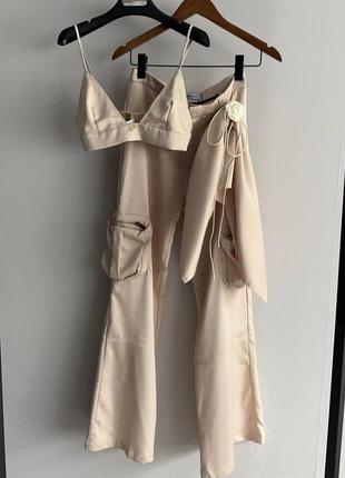 Костюм топ на тонких бретелях и брюки карго blumarine