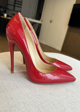 Туфлі лодочки в стилі louboutin1 фото