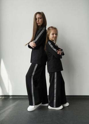 Дитячий підлітковий брючний костюм с лампасами в чорному кольорі для дівчинки 1401 фото