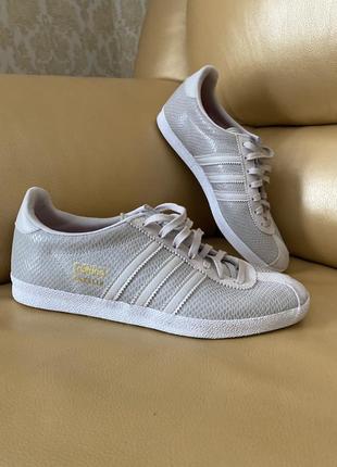 Кроссовки adidas