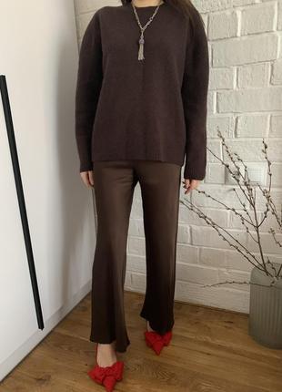 Трендовый коричневый шерстяной свитер5 фото