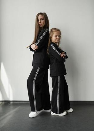 Дитячий підлітковий брючний костюм с лампасами в чорному кольорі для дівчинки 146