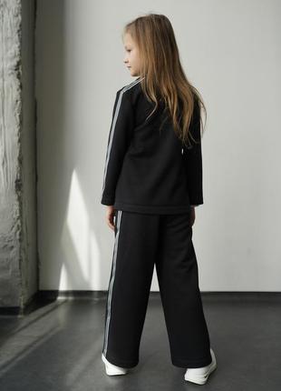 Дитячий підлітковий брючний костюм с лампасами в чорному кольорі для дівчинки 1464 фото