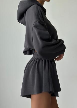 Женский костюм тройка худи оверсайз + укороченный топ на одно плечо + шорты с необработанным краем3 фото