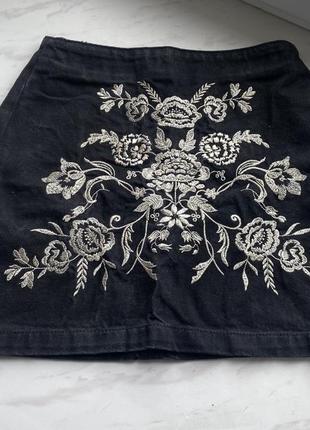 Джинсовая юбка с вышивкой topshop