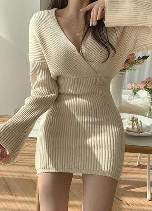 Теплое платье рубчик вязаное