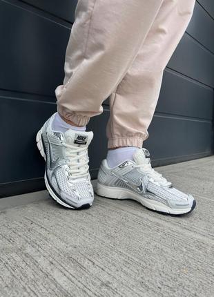 Кросівки nike zoom vomero 5 wmns 'photon dust'1 фото