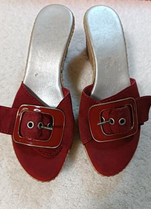 Шльопанці на платформі