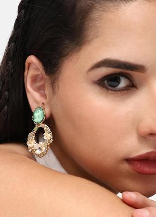 Cережки трендові з квітами та зеленим камінням