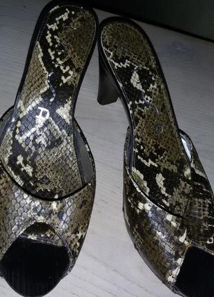 Unisa (испания)- элегантные кожаные шлпанцы 39 размер (25,5 см)