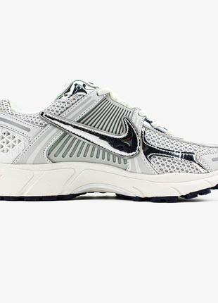 Топовые мужские кроссовки nike air zoom vomero 5 'photon dust metallic silver'2 фото