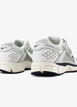 Топовые мужские кроссовки nike air zoom vomero 5 'photon dust metallic silver'5 фото