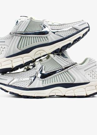 Топовые мужские кроссовки nike air zoom vomero 5 'photon dust metallic silver'6 фото