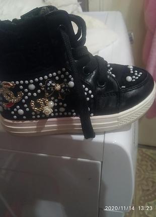 Кеди на дівчинку