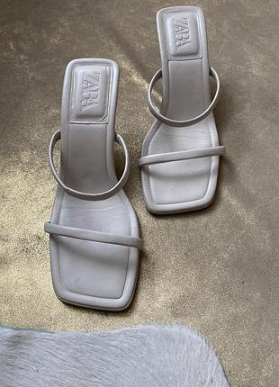 Шлепанцы zara