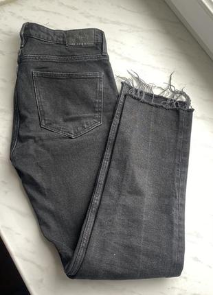 Черные прямые джинсы sinsay