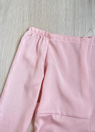 Комбинезон шортами на длинный рукав с открытыми плечами в размере xs в розовом цвете3 фото