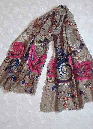 Красивый шерстяной шарф striessnig