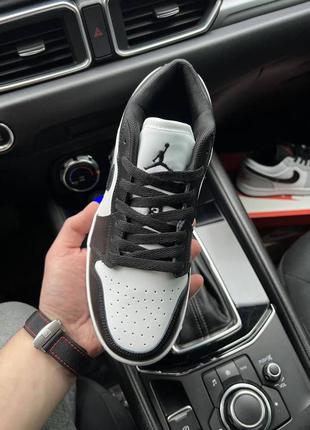 Кросівки жіночі nike air jordan 1 low black & white👟3 фото