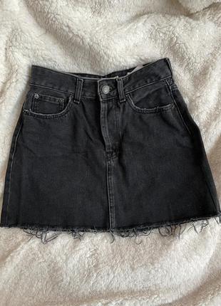 Чорна джинсова міні спідниця1 фото
