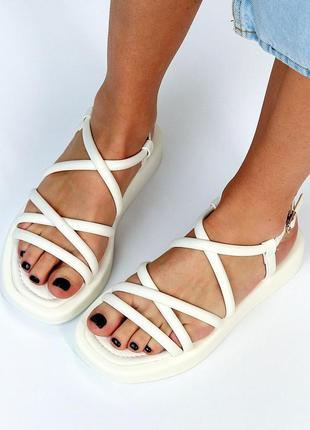 Белые качественные босоножки сандалии тонкие ремешки квадратный носок 36-403 фото