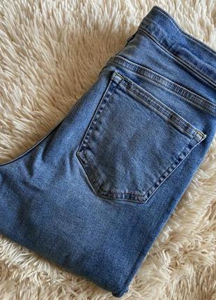 Класні вузькі джинси з необробленим краєм від topshop4 фото