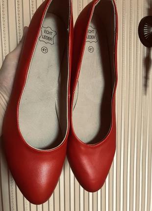 Акція до 25.04.  червоні шкіряні легкі еластичні туфлі човники 41 на широку ногу