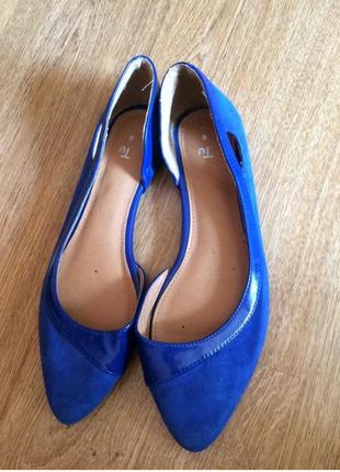 Балетки. туфлі яскравого синього кольору . розмір 391 фото