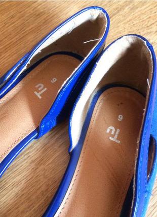 Балетки. туфли яркого синего цвета. размер 394 фото