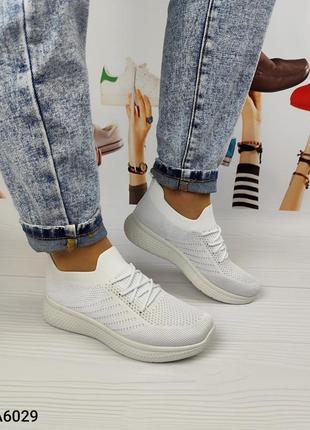 Белые женские кроссовки2 фото