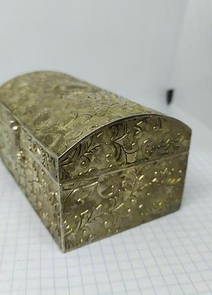 Металлическая шкатулочка. тяжелая