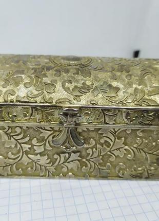 Металлическая шкатулочка. тяжелая