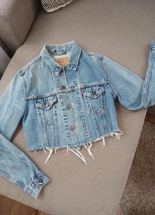 Вкорочена куртка levis